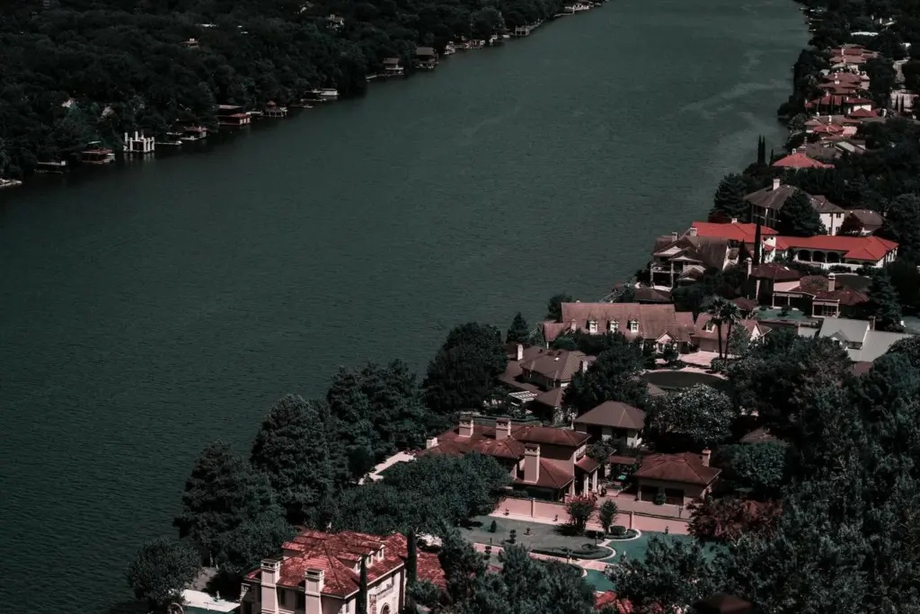 Aerial view of waterfront homes along a lake in the Austin Texas area