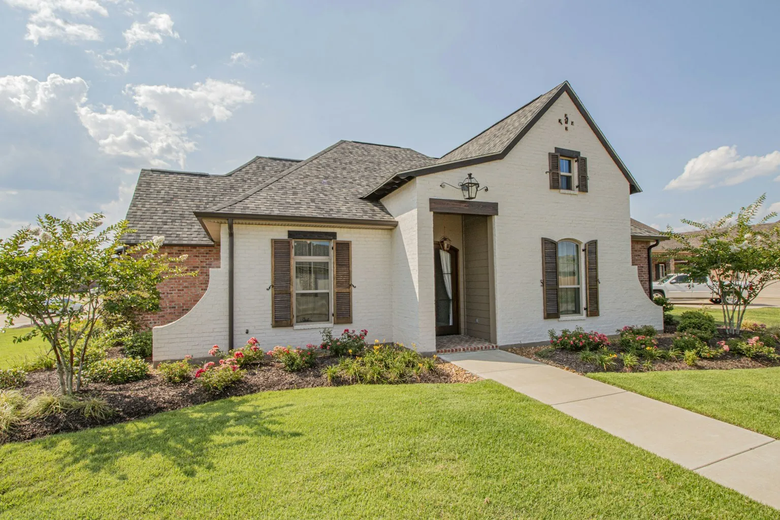 Suburban street with well-maintained homes and manicured lawns in a Texas HOA community